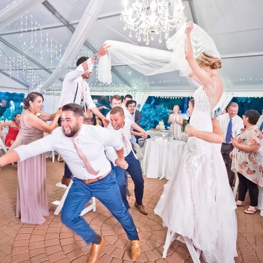 Top 18 Mexican Wedding Traditions and Their Meanings