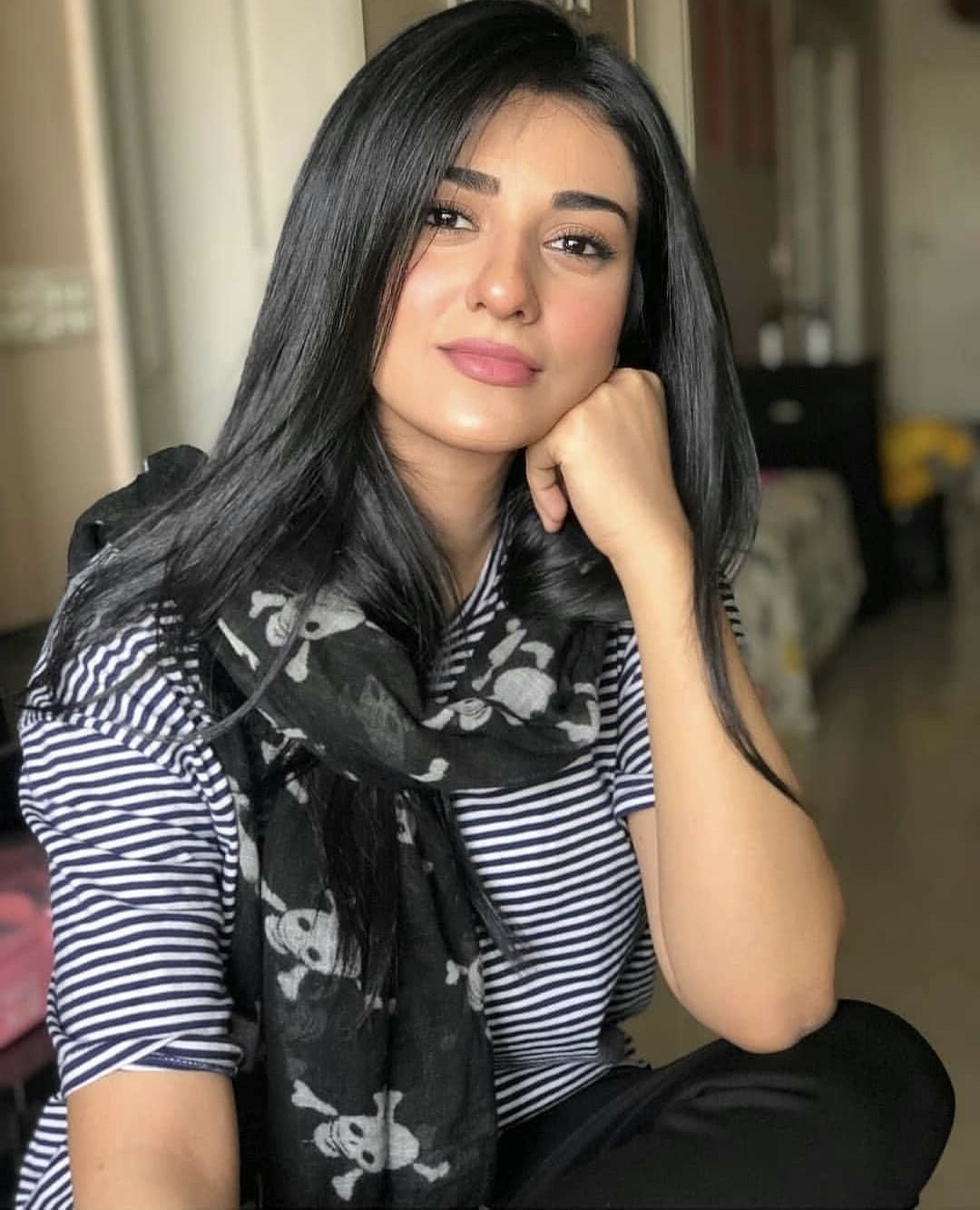 brunete pakistani woman